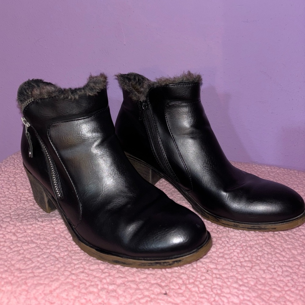 London Fog Black Winter Boots with Plush Fur Trim
